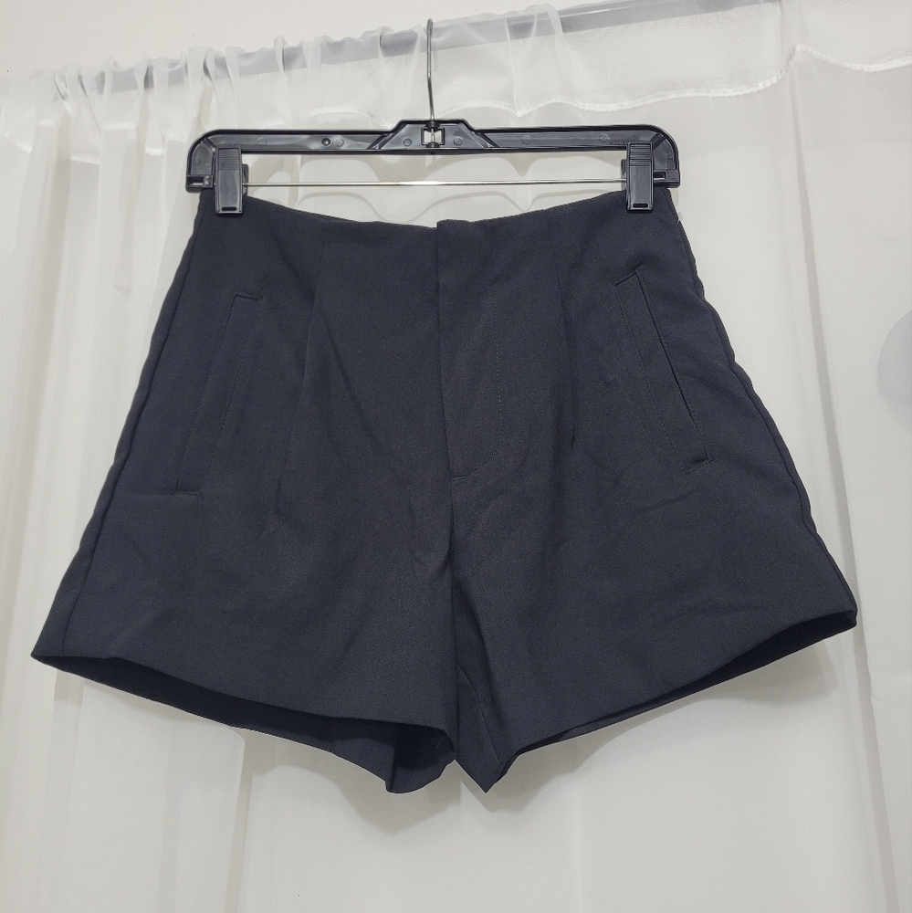 A New Day Black Stretch Midi Shorts Size 2 | 4" Inseam Casual Women's Bottoms